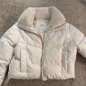 Hollister Cropped Cream Puffer